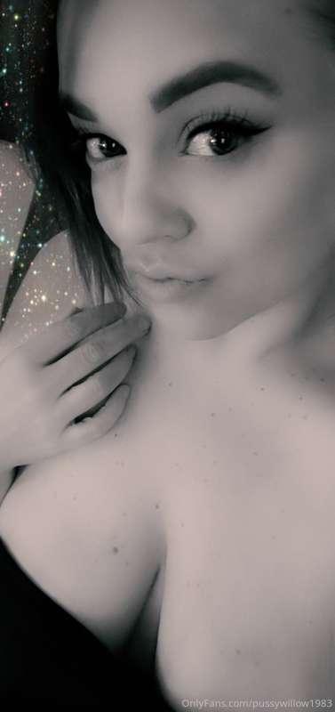 Nothing like a woman that is sexy and confident in her curve..