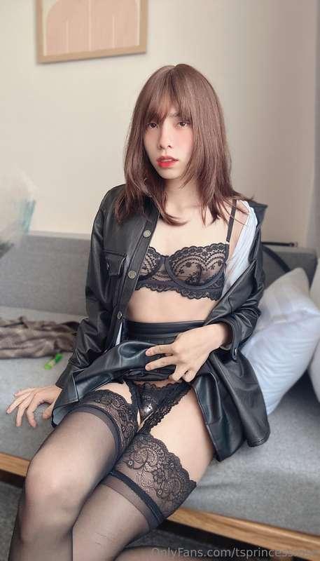 Imagine I'm wearing this and dating you 🤭🤭