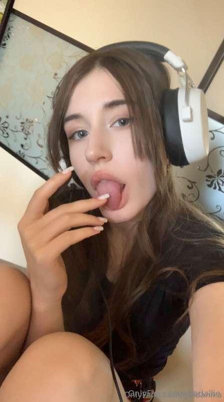 ✨ FREE SUB 👉 @goldanika ✨Soft, sweet & irresistibly naughty ..