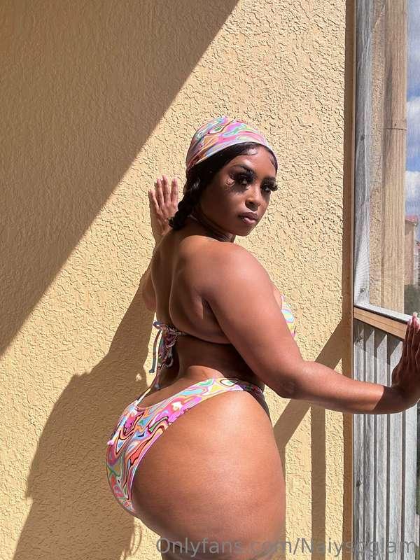 Want a bite of this sweet peach? 🍑