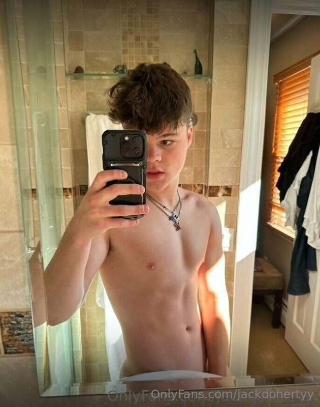 𝐓𝐡𝐢𝐧𝐤 𝐲𝐨𝐮 𝐜𝐚𝐧 𝐡𝐚𝐧𝐝𝐥𝐞 𝐚 𝐥𝐢𝐭𝐭𝐥𝐞 𝐬𝐡𝐨𝐰𝐞𝐫 𝐬𝐡𝐨𝐰? 😈🚿 𝐇𝐨𝐰 𝐚𝐛𝐨𝐮𝐭 𝐰𝐞 𝐬..