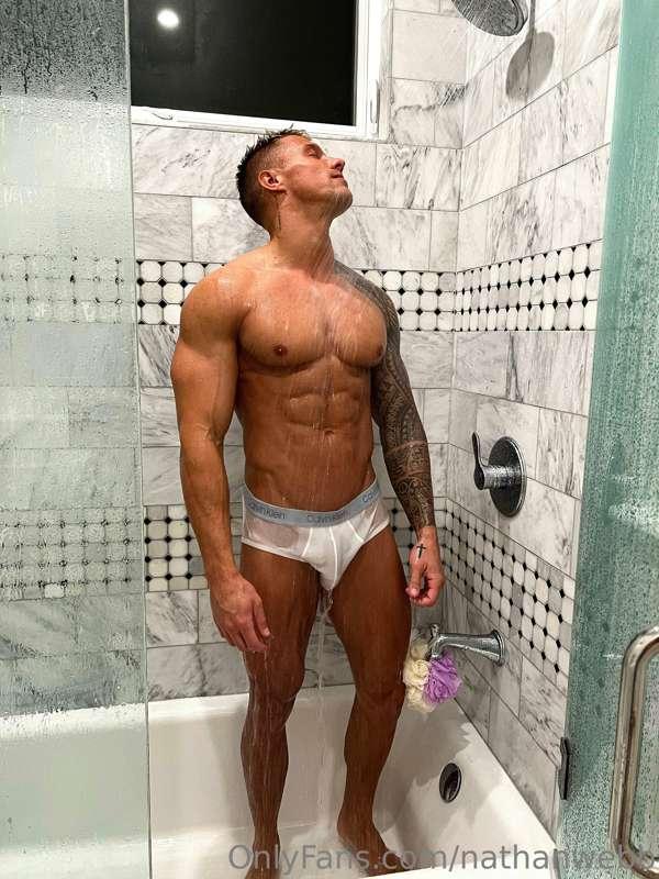 Starting the week off with a splash 💦