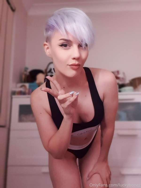 Took these just before I streamed last night 🥰💜