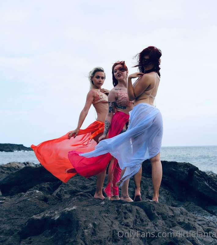 🧜🏼‍♀️🌊 Sea sirens 🌊🧜🏼‍♀️
@toychloe @evaray