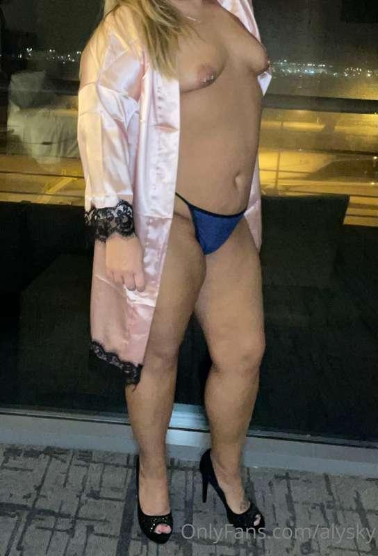Loving my new robe set from one of my best fans! Had a littl..