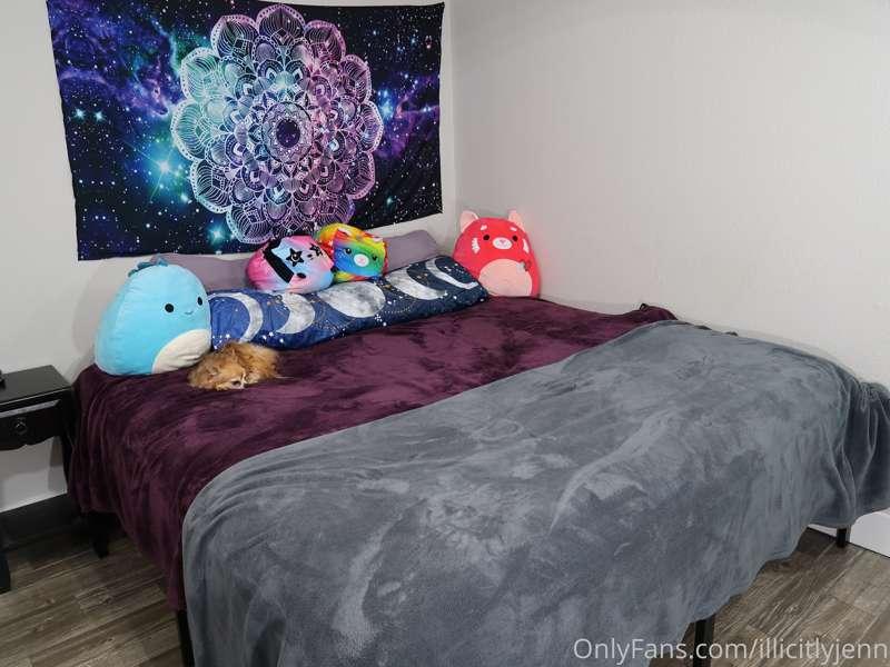 making your friend’s bed ~aesthetic~ so you can ~be a slut o..