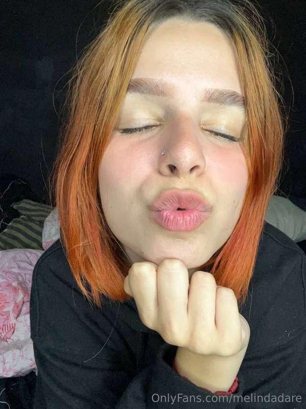 💋 A little kiss on the screen... wish it was in person. I mi..