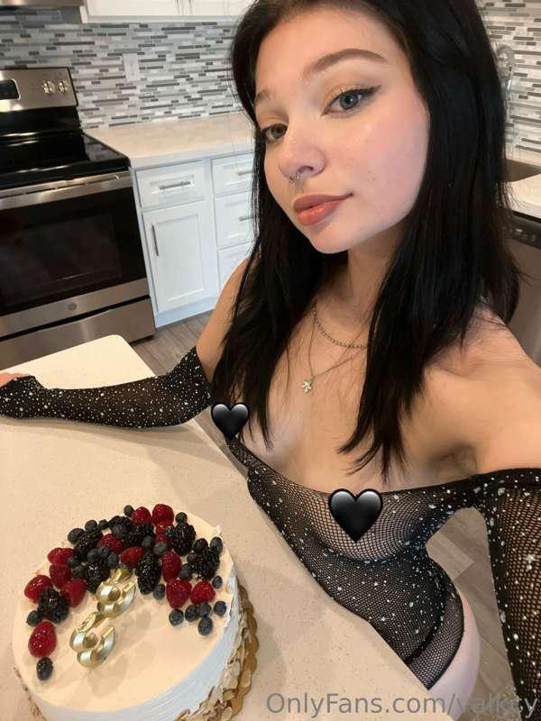 last of my cake pics 🎉💞