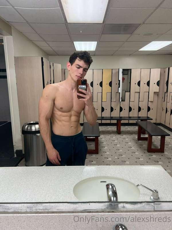 summer body is almost ready 💪🏼