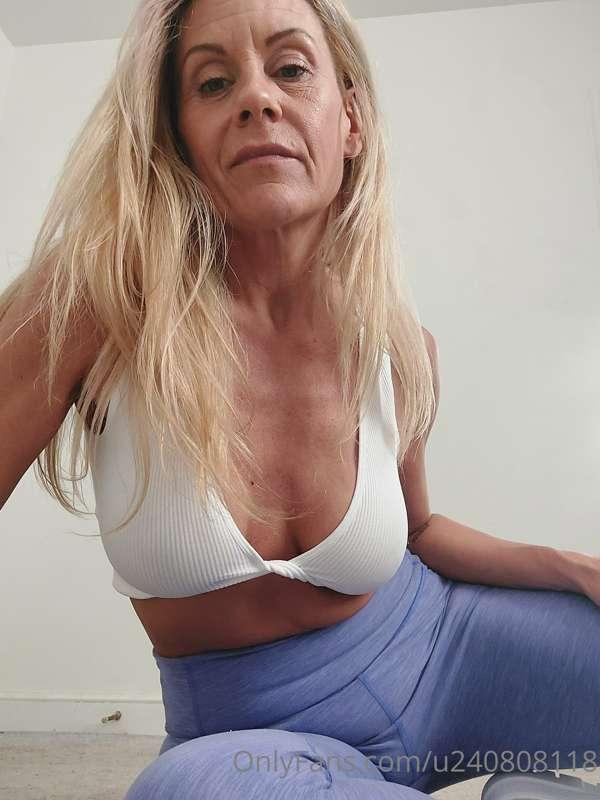 💜💙💜HAPPY SUNDAY  💜💙💜 lets stretch a little and start the day..