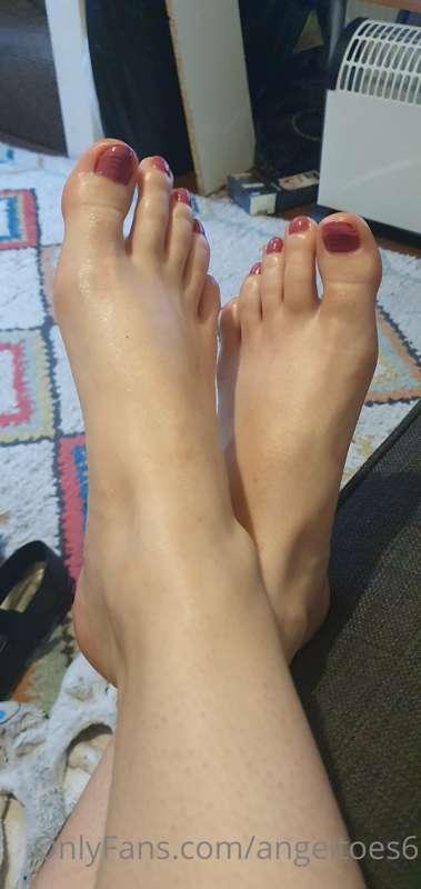 Goodmorning!! Hope you're doing well🤗 My feet need attention..