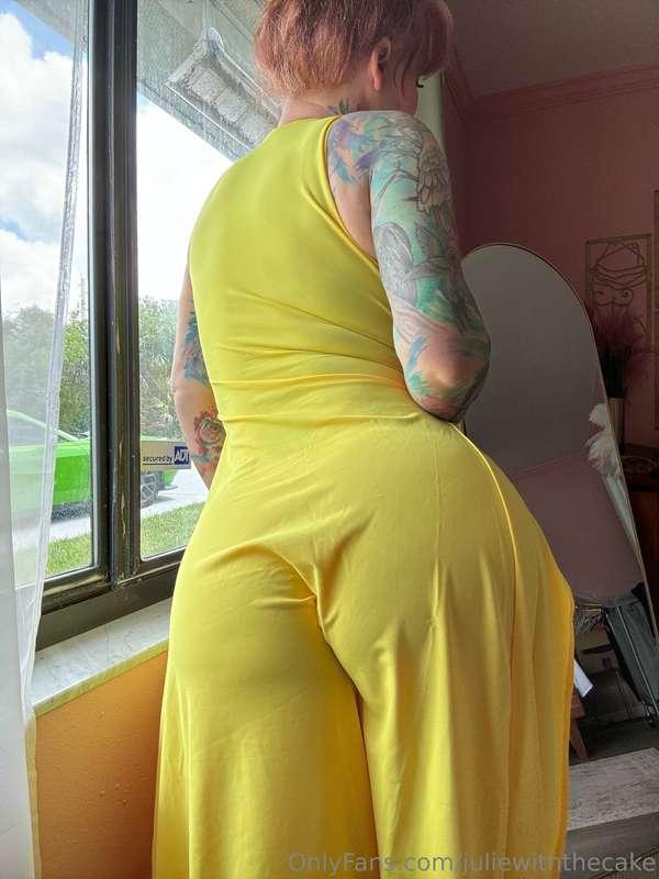 juliewiththecake image #0