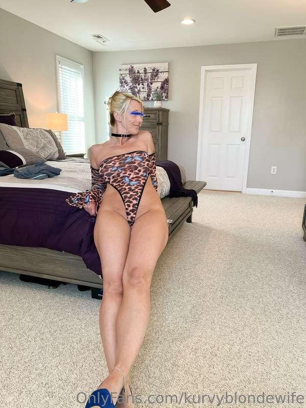kurvyblondewife image #29