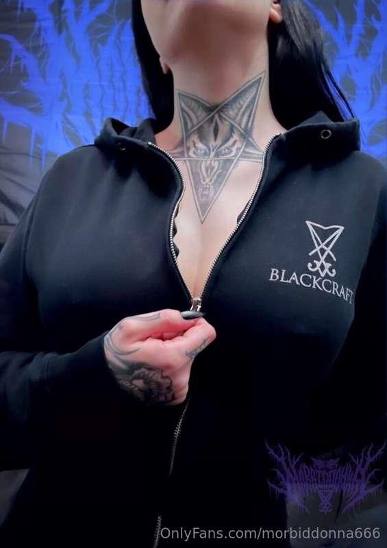 Unlock to get the zipper down😈🔥😏