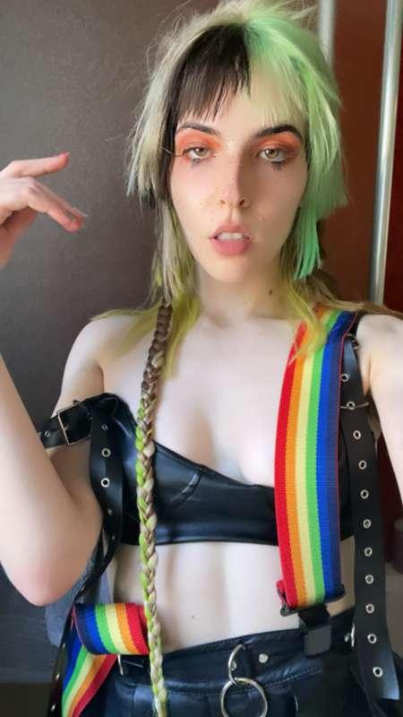 Happy hump day 🤤🤪💦🐾🏳‍🌈🐸🔥 How is everyone?