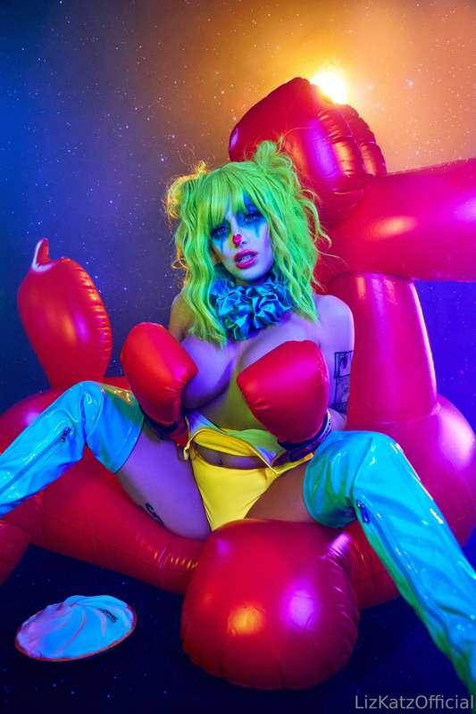 Do you think clowns are creepy? Or kinda sexy? You can see t..