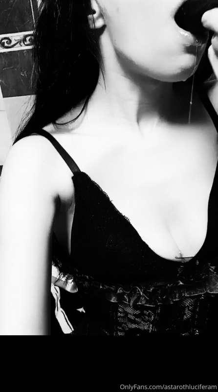 Tip me honey and I'll send you an HOT anal video tomorrow! 😛..