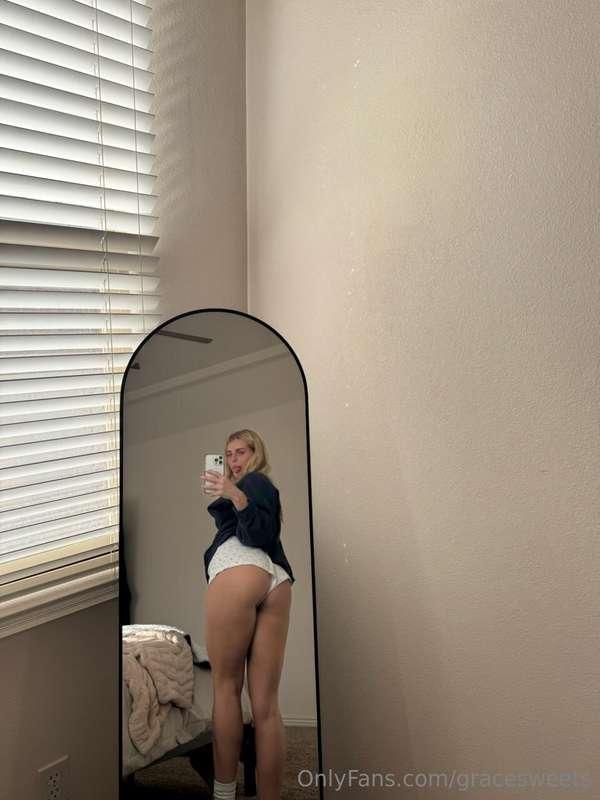 No big deal, just a little mirror moment 😜✨