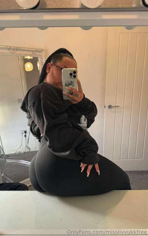 Gym time x  @Misslivvukk $4.50 (£3.50) 🖤