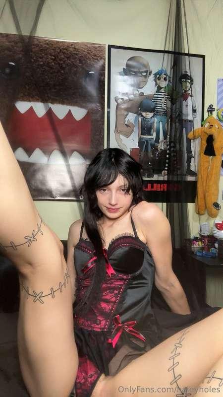 corset tight, legs open, now all i need is you. 😈