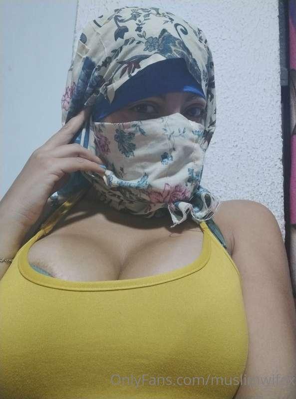 Lick my nipple 🥰