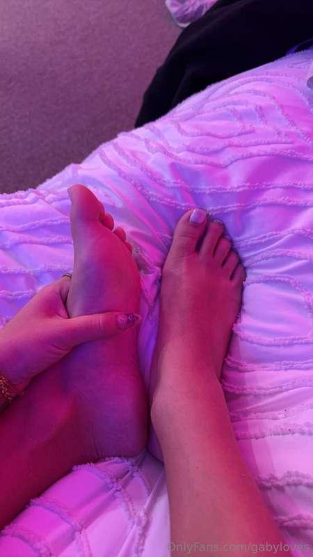 what do you think about my feet?🥺