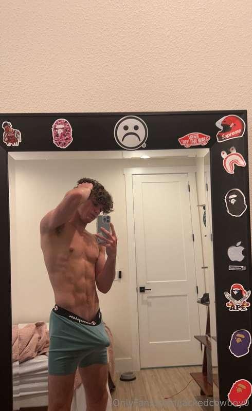 go check out my friend @twentoofree he is posting sex tapes ..