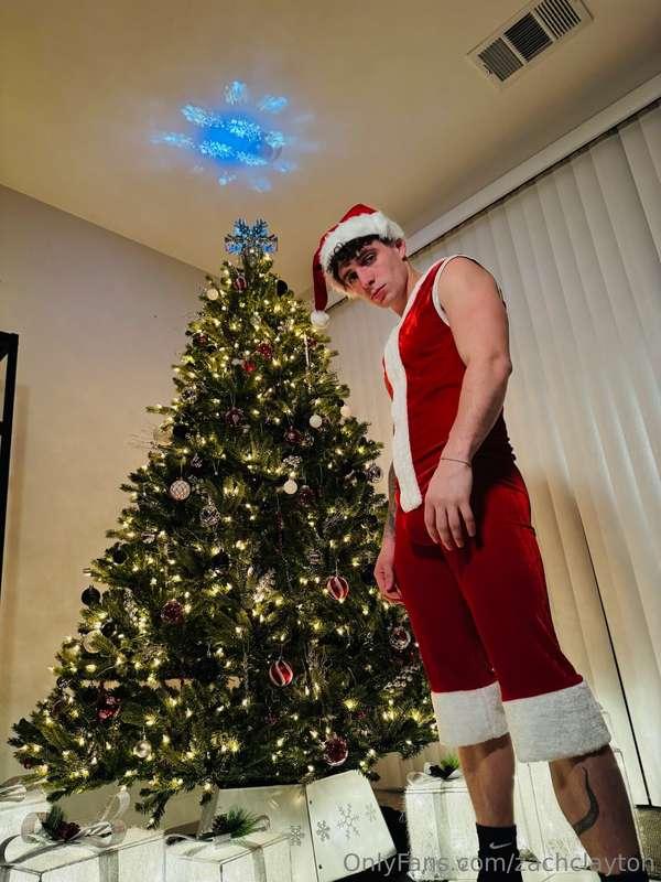Who’s ready for another day of daddy claus? 😈🎅🏼🍆