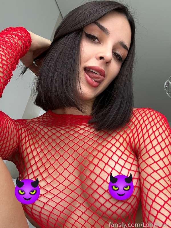 try to see something through the blur, beta :P




#bigtits #bigboobs #fishnet #brunette #young #mistress #femdom #goddess #nipples #goddess