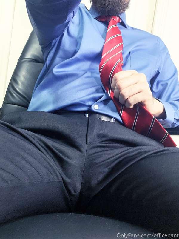 • I really love when men put their faces in my bulge, while ..