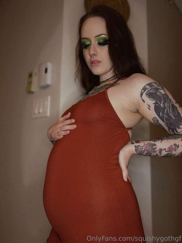 I’m soooo round and bloated in that tight dress 🤭