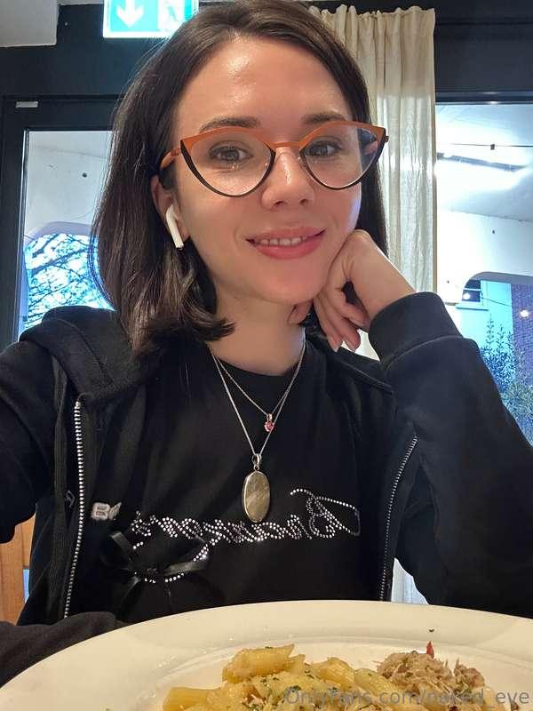 Dinner date energy... but there’s still an empty seat. Shoul..