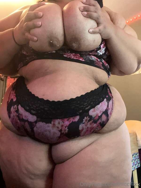 thiccflixx image #2