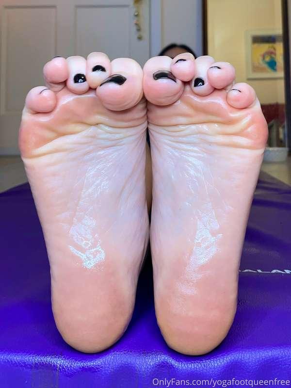 Oily soles bundle: Two videos plus pics! One 1-min video of ..