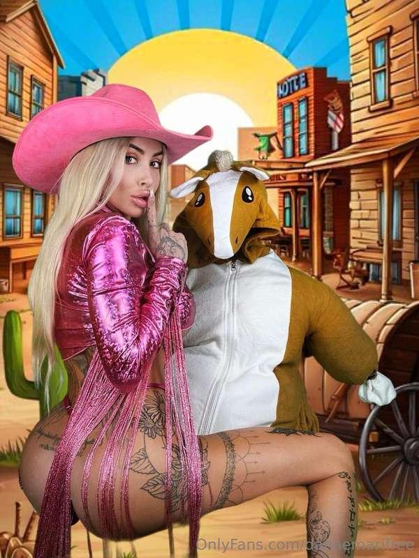 Let me ride you like a cowgirl! 😈