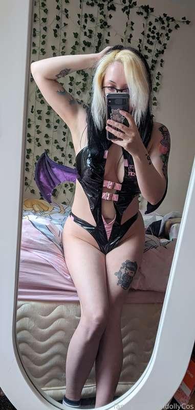 Shooting this (with gloves &amp; stockings) tomorrow 👀👀

#rouge 