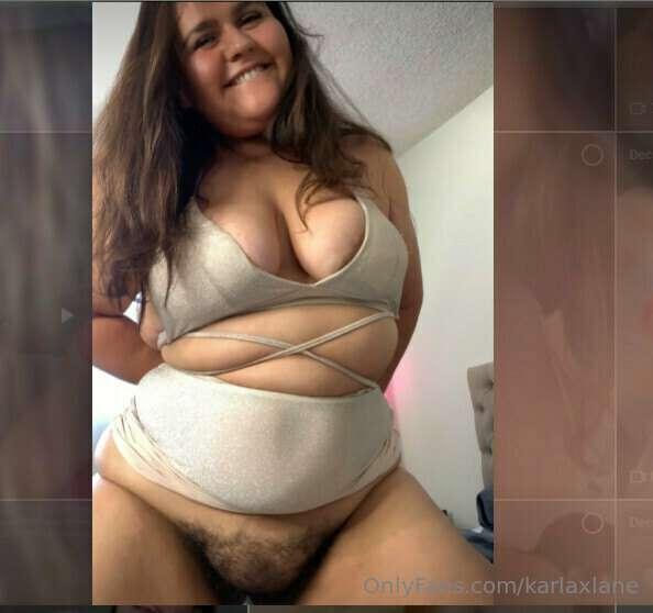 Watch me strip down and tease all my holes with this glass t..