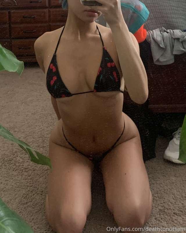 please excuse my extreme bed head😌🍒🍒🍒