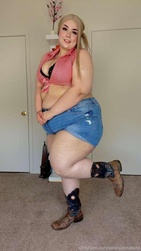 Yeehaw 🤠
I love riding 😉 what about you? Do you like when I ..