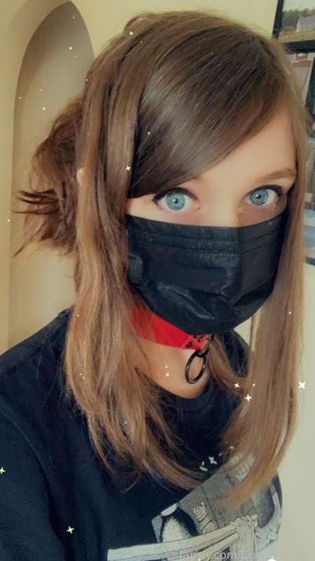 Going to just do a full 5-day upload this week. Even if I don't have any plans for actually doing Tifa cosplay the outfit is cutee, feels really sexy to wear which is nicee!! Otherwise been super busy lately with my other jobs lately, but things are winding down to a natural pace again though so hopefully can have some downtime to just unwind and get reacquainted with myself -- could really use that 💦💦 

I miss physical contact /a lot/ just to curl up with someone and be close would re-energize me so much right now. It's closing in on two years now. But at least on the plus side, my new meds are kicking in and starting to feel a little hornier, like my old self -- I miss the leash, having someone spoil me a little, being groped and handled💦 Either way I gotta plan out some bigger/better shoots soon, order some more sexy outfitss 💖 

#trans #transgirl #transgender #fluid #femboy #strip #snaps #Tifa #cosplay