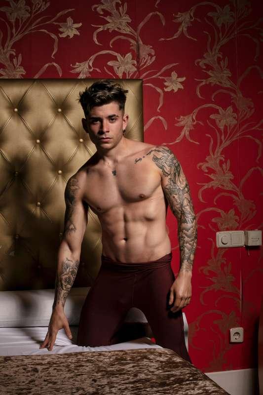 new shooting with @rauwgallego 🤒🤫💦