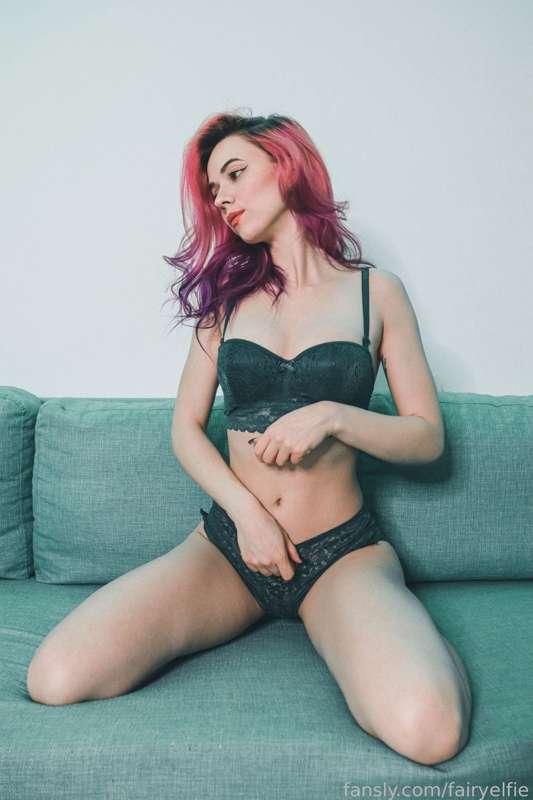 Full set available now &lt;3 


#fyp #feet #soles #flipflops #soles #feetmodel #footfetish #barefeet #barefoot #lingerie