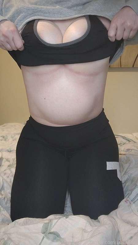 Some post workout pictures 😤 gunna alternate yoga and HIIT bike cardio~  make use of this expensive ass peloton membership 😭 

Old and new (as of mar 16th)  tip exclusive content available as ty for supporting my ass 💕

#yoga #leggings #workout #clothed #sportsbra #croptop #thong #underwear #pantsdown #pantspulleddown #ass #booty #thick #thighs #tummy #chest #tits #boobs #armpits #grope #exercise #fyp #solo #ponytail