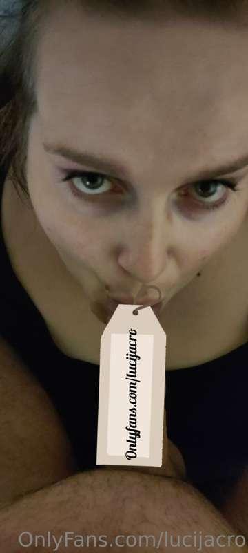 Mmmm that I like smoking dick 😈😈😈 🍆🔥💦
If you like it, write ..