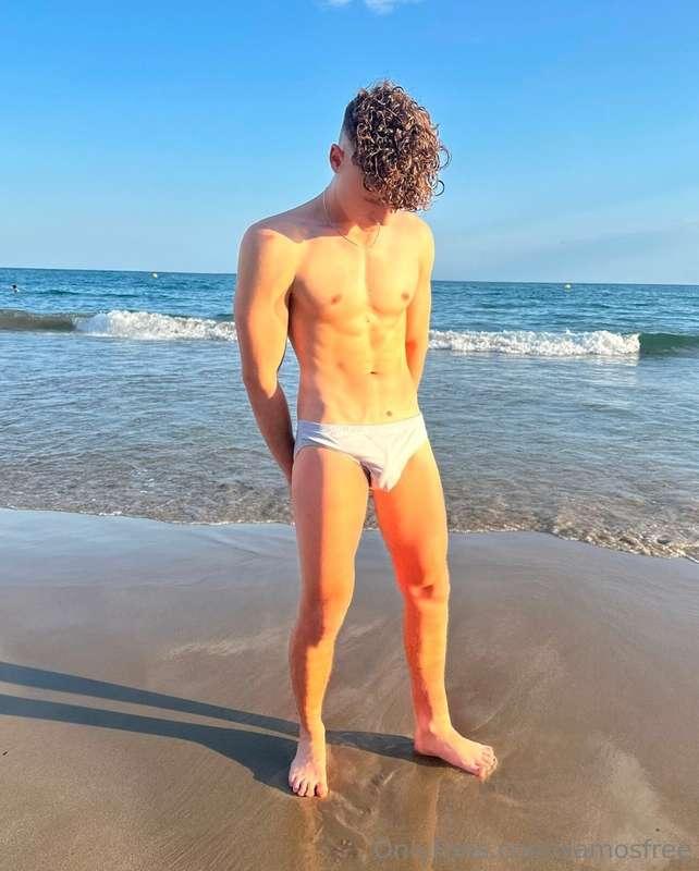 Go down and suck my cock ! 🍆🥵