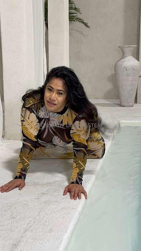 Me trynna be sexy but my knees hurtin from
This floor hahaha