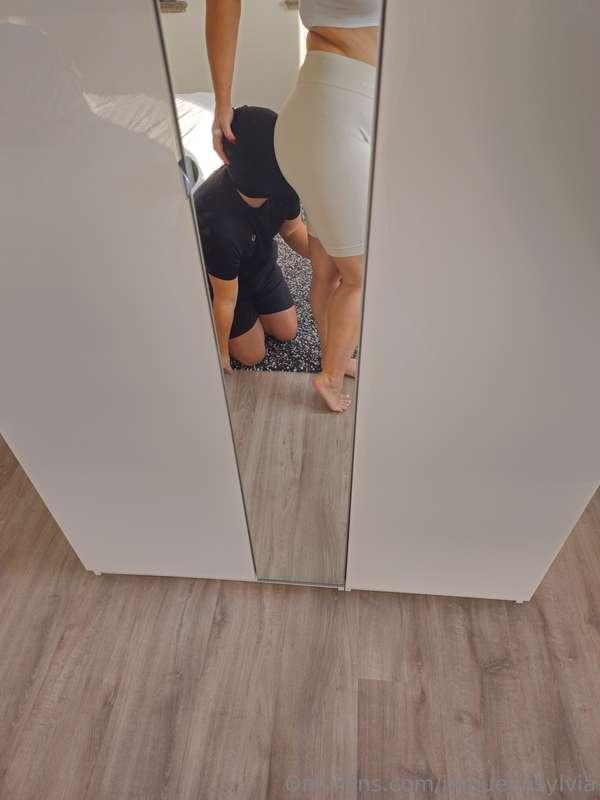 I just love to have him on his knees, face deep in my ass 🥵