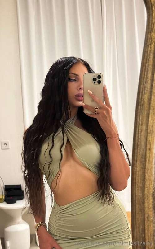 Rate my outfit 1-10 in the comments!💚