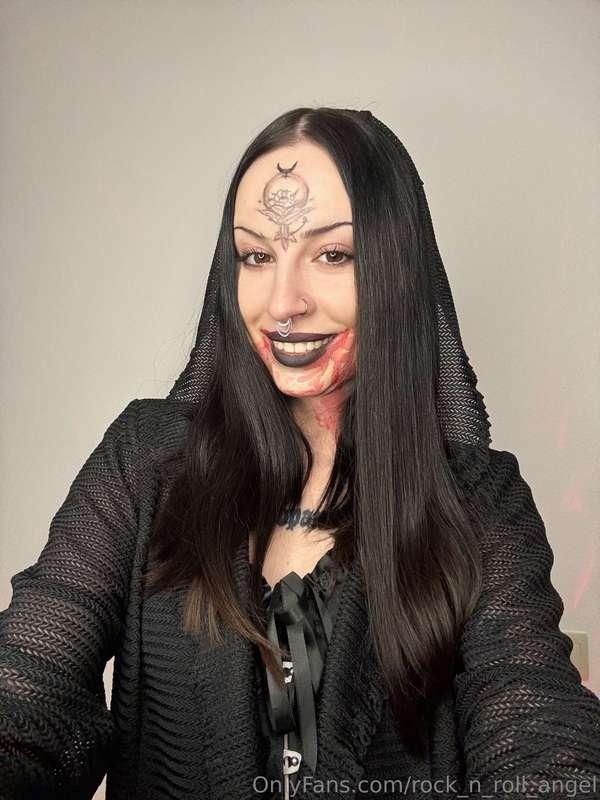 🎭 Can you guess which character costume I’m wearing today? 😏..
