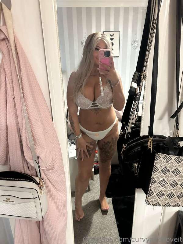 curvyandiloveit image #0